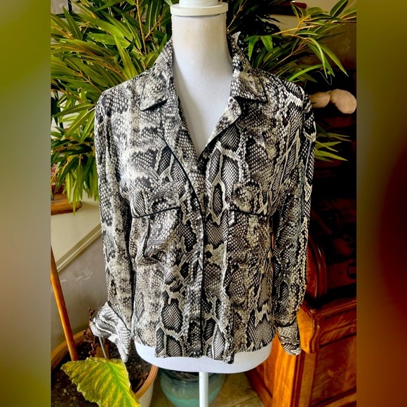 Zara ladies, snake print flowers, polyester, small, long sleeve button-down - Picture 3 of 12